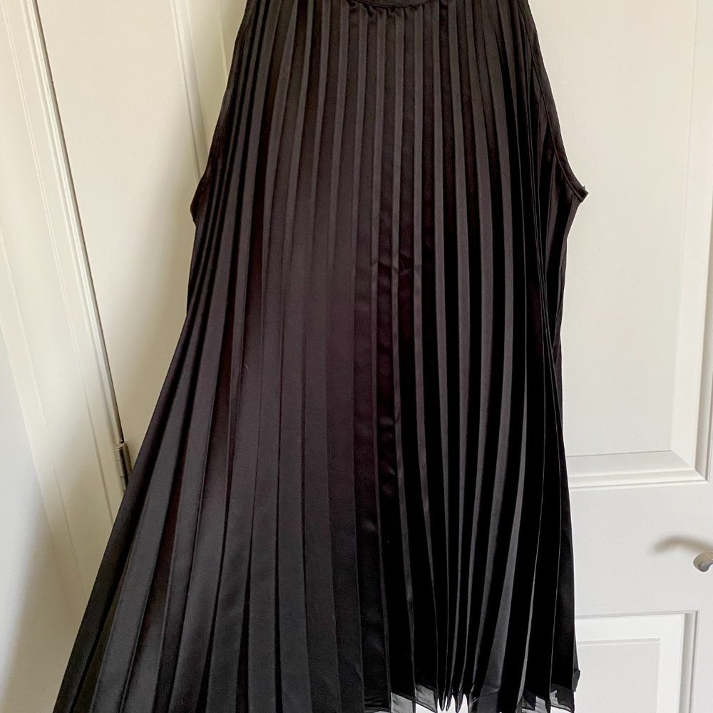 Silky pleated mod dress